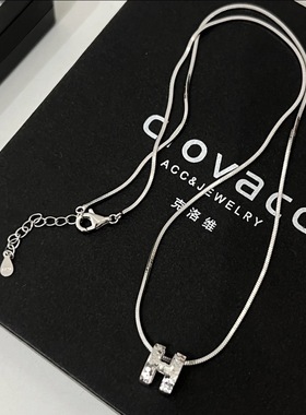 《高光瞬间》ins设计师款小众百搭个性车花H吊坠项链