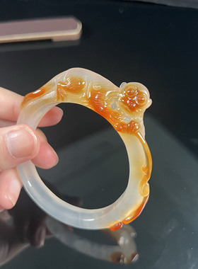 纯天然玛瑙俏色巧雕灵猴手镯