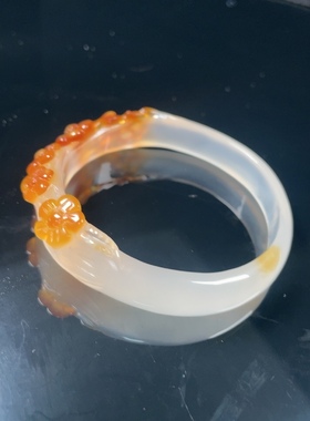 纯天然玛瑙俏色巧雕梅花手镯