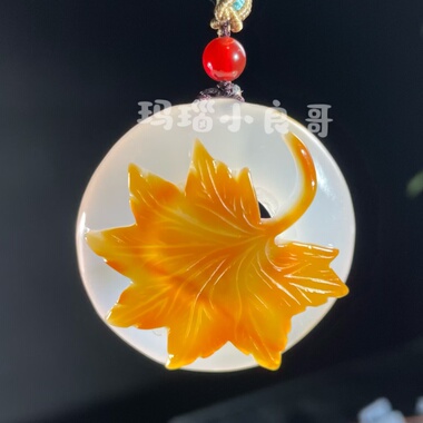 天然玛瑙俏色巧雕枫叶平安扣吊坠精工雕刻玉髓挂件男女款送礼佳