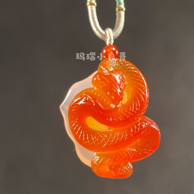 纯天然红玛瑙生肖蛇挂件精工俏色巧雕生肖蛇吊坠纯手工雕刻蛇项链