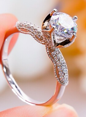 D色莫桑石四爪半壁江山戒指