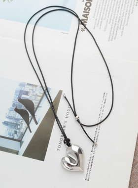 银色豆豆爱心吊坠黑绳项链女简约小众设计高级感可调节长款毛衣链