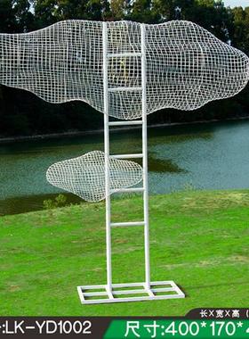 户外大型不锈钢镂空云朵雕塑公园景区售楼玻璃钢人物草坪装饰摆件