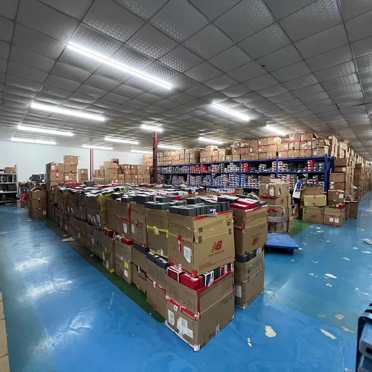 燕燕 正品鞋服直播间 每日上新 秒拍秒付 运动服 男女运动 鞋 - 图0