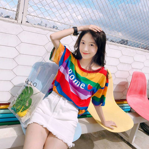 彩虹条纹短袖t恤女2024夏季新款妈妈装宽松休闲半袖体恤百搭上衣 - 图1