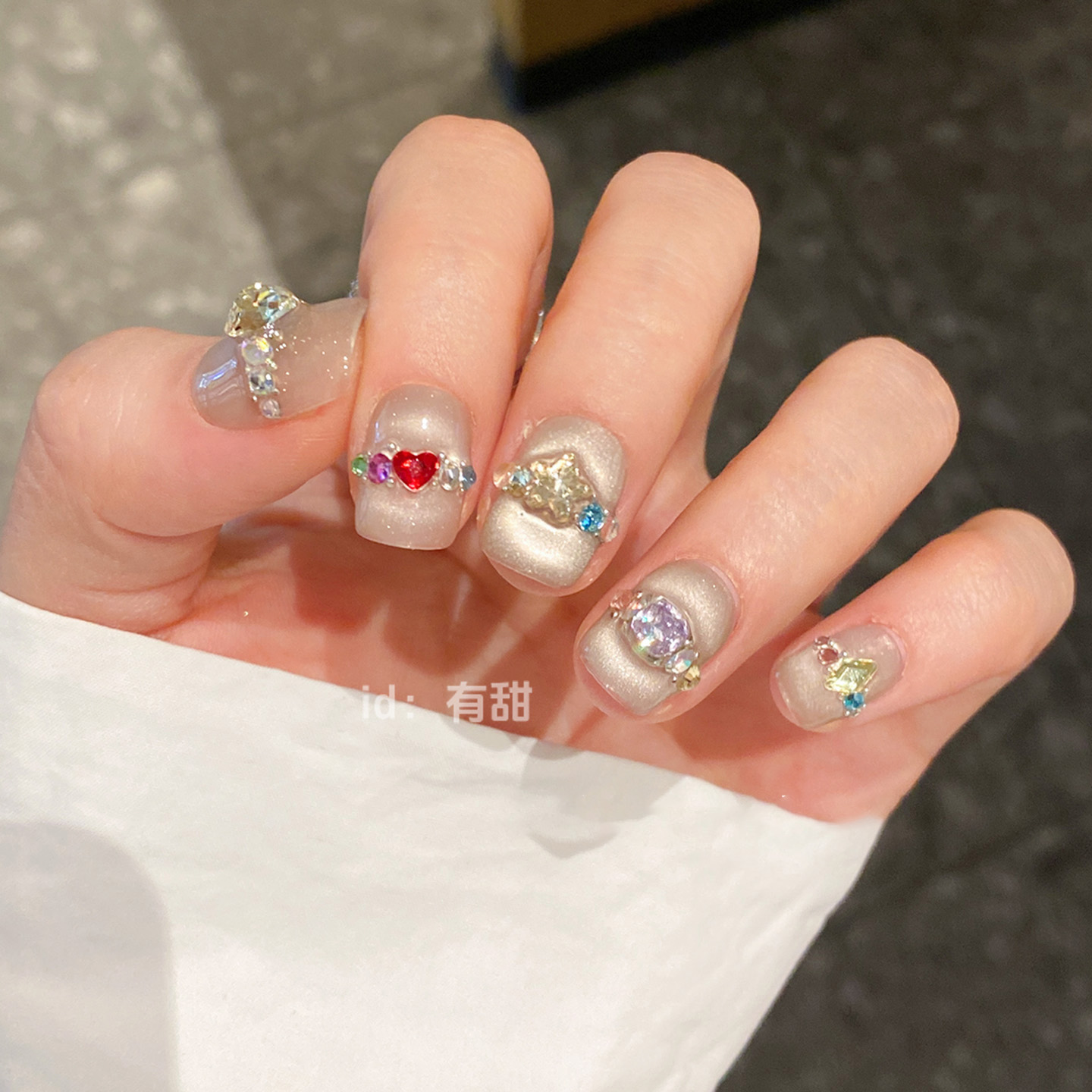 猫眼穿戴甲短款2025新款高级感绝美穿戴式美甲纯手工爆款指甲贴片 - 图1