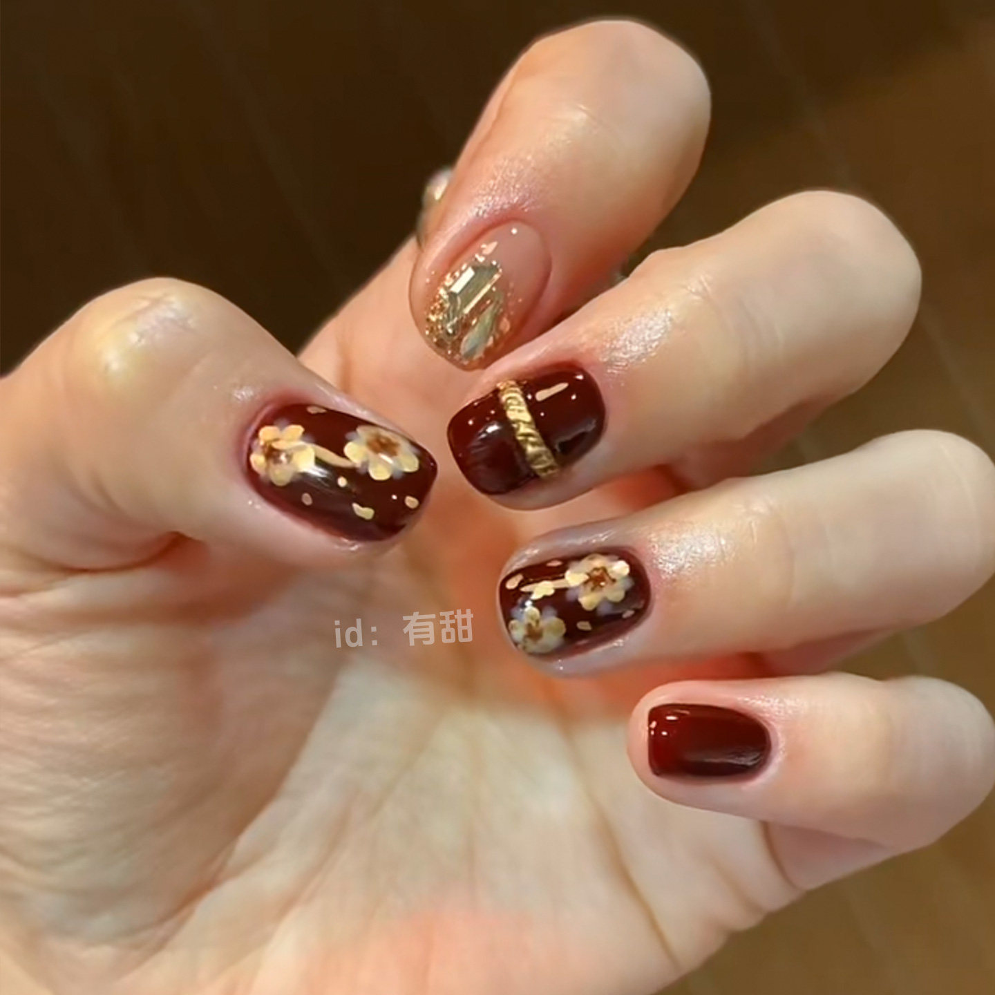 秋冬穿戴甲短款纯手工红色穿戴款美甲2025新款高级感绝美指甲贴片,淘宝优惠券,粉丝福利购,淘宝优惠卷