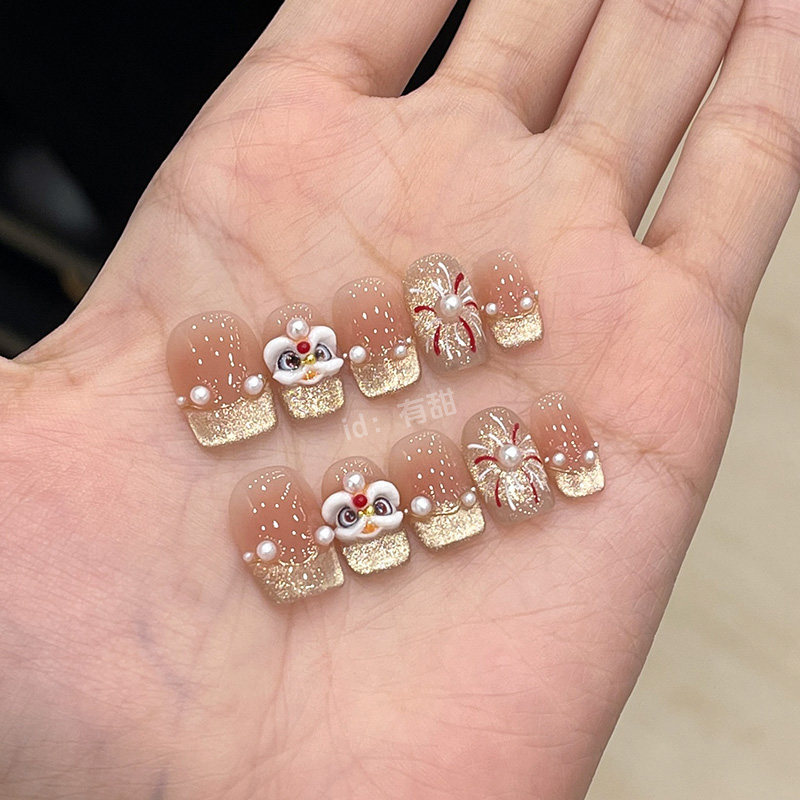 醒狮穿戴甲短款秋冬高级感国风穿戴美甲2025新年款纯手工指甲贴片,淘宝优惠券,粉丝福利购,淘宝优惠卷