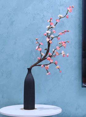 客厅玄关梅花陶瓷摆件造型优美