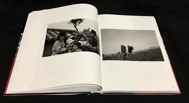 现货Sebastiao Salgado Exodus摄影大师萨尔加多《流离》摄影作品集-图0