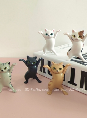 抖音同款妖娆猫举手托举猫网红玩具公仔手办模型笔架笔托桌面摆件