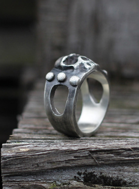 原创美式硬汉骷髅头图腾复古戒指男潮暗黑朋克风摇滚嘻哈做旧指环