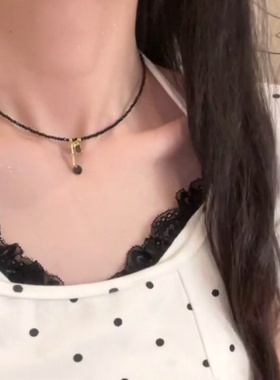 新款黑水晶几何方形吊坠项链