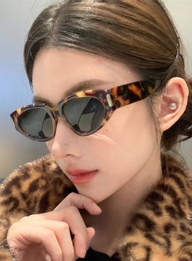 墨镜女款2025新款黑色复古猫眼美式韩版防紫外线辣妹网红太阳眼镜