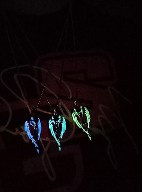 2023新品抖音发光项链男街头潮男夜光狼图腾北境狼王发光吊坠