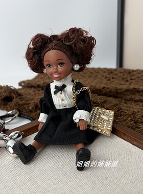 可爱娃娃包挂黑皮连衣裙玩偶女精致高级感小众爆款背包挂饰礼物