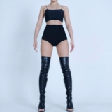 Сбрасывание кожаных шорт -шорт с кожаными шортами с дикими тонкими танцевальными брюками. Горячие брюки