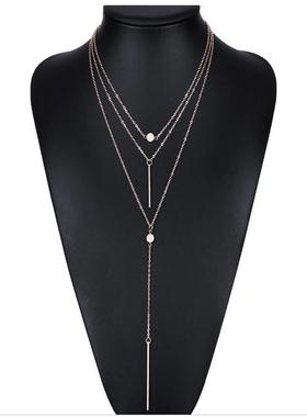 欧美风饰品低胸礼服百搭