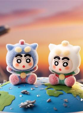 可爱新款坐姿小新萌粒公仔潮玩桌面迷你小摆件盲盒盲袋配件