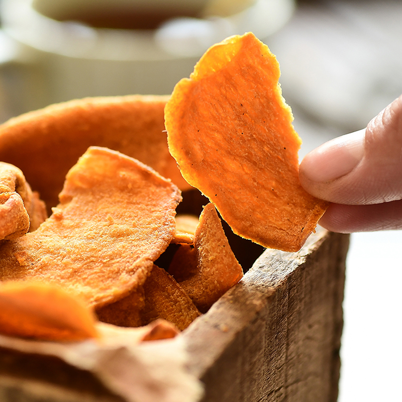 Sweet potato chips crispy baked sweet potato chips crispy sweet potato chips crispy casual snack potato chips old-fashioned