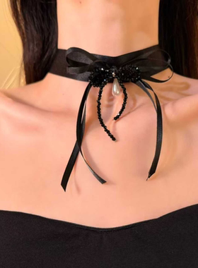 冬季高级感毛球黑色花朵choker项链女2025年新款轻奢气质颈链