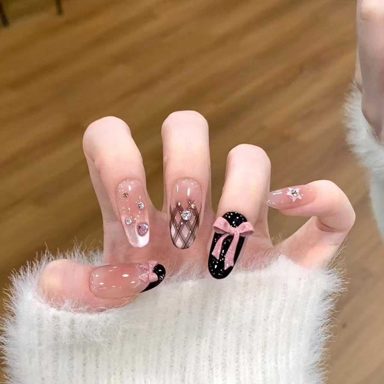 【公主格纹】甜酷风黑法粉蝴蝶结贴钻渐变猫眼甜心格纹手工穿戴甲,淘宝优惠券,粉丝福利购,淘宝优惠卷