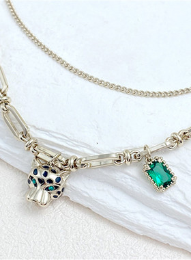 祖母绿豹子项链轻奢高级感一撇一捺镶嵌立体豹子头双层叠戴项链