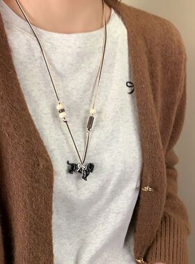 赵露思同款腊肠小狗项链毛衣蝴蝶结可爱吊坠长款高级2025配饰