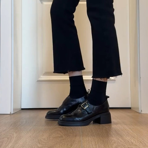 复古皮带扣深口乐福鞋女2026秋冬简约通勤粗跟一脚蹬英伦风小皮鞋 - 图3