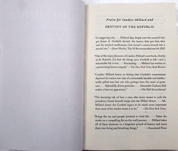 【现货】一个疯狂救治和刺杀总统故事 Destiny of the Republic: A Tale of Madness, Medicine and the Murder of a President