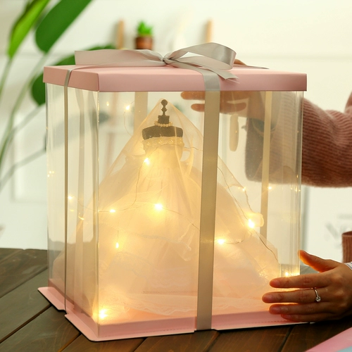 Свадебная модель, чтобы дать подругам изысканный подарок на день рождения девушки, девочки практикуют, ощущение творчества особенно значимо