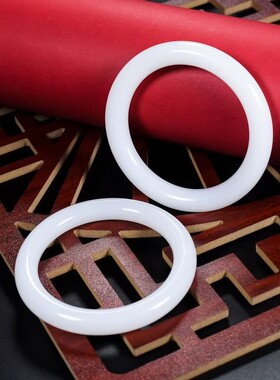 天然新疆和田白玉粗圆条女手镯子