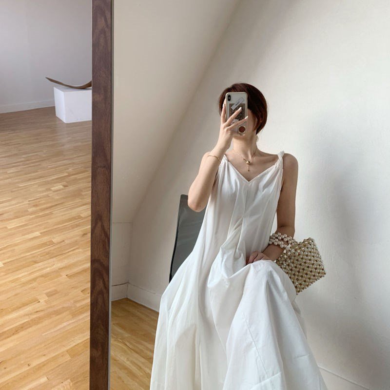 三亚旅游衣服女2021新款沙滩长裙超仙海边度假白色宽松吊带连衣裙