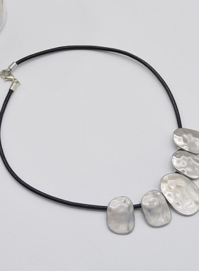 法国CapinKofin不规则几何金属拉丝片片项链ins个性黑色皮绳锁骨