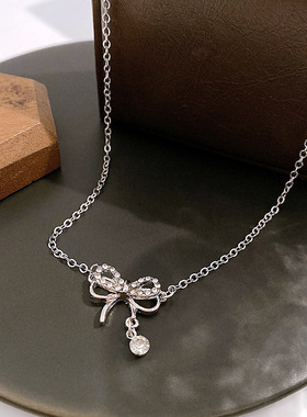 DiamondBowktPeNecklW