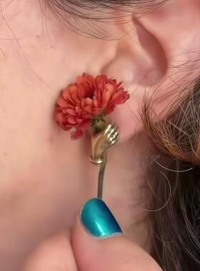 手握花束耳钉diy可插花个