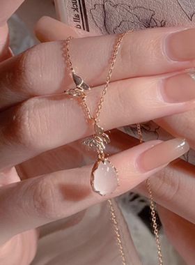 百搭玉髓蝴蝶项链女轻奢ins