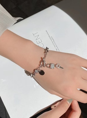 CRIVLA韩国个性小众设计手链女简约镶钻钥匙锁吊坠时尚百搭手镯