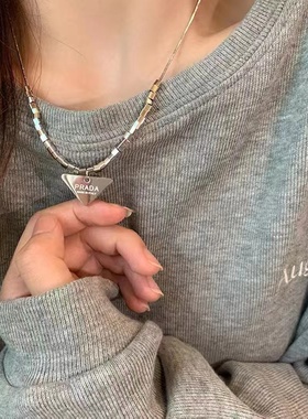 CRIVLA冷淡风钛钢几何三角形字母项链男女ins潮简约百搭卫衣项链