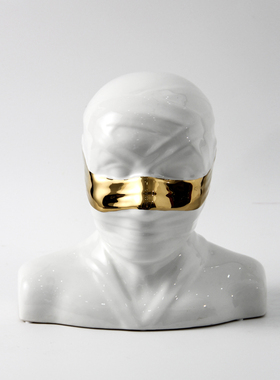 现代轻奢陶瓷人物摆件