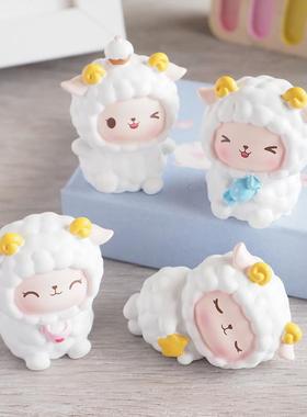 卡通小羊摆件迷你车内饰品电脑屏幕办公桌装情绪治愈系白羊座礼物