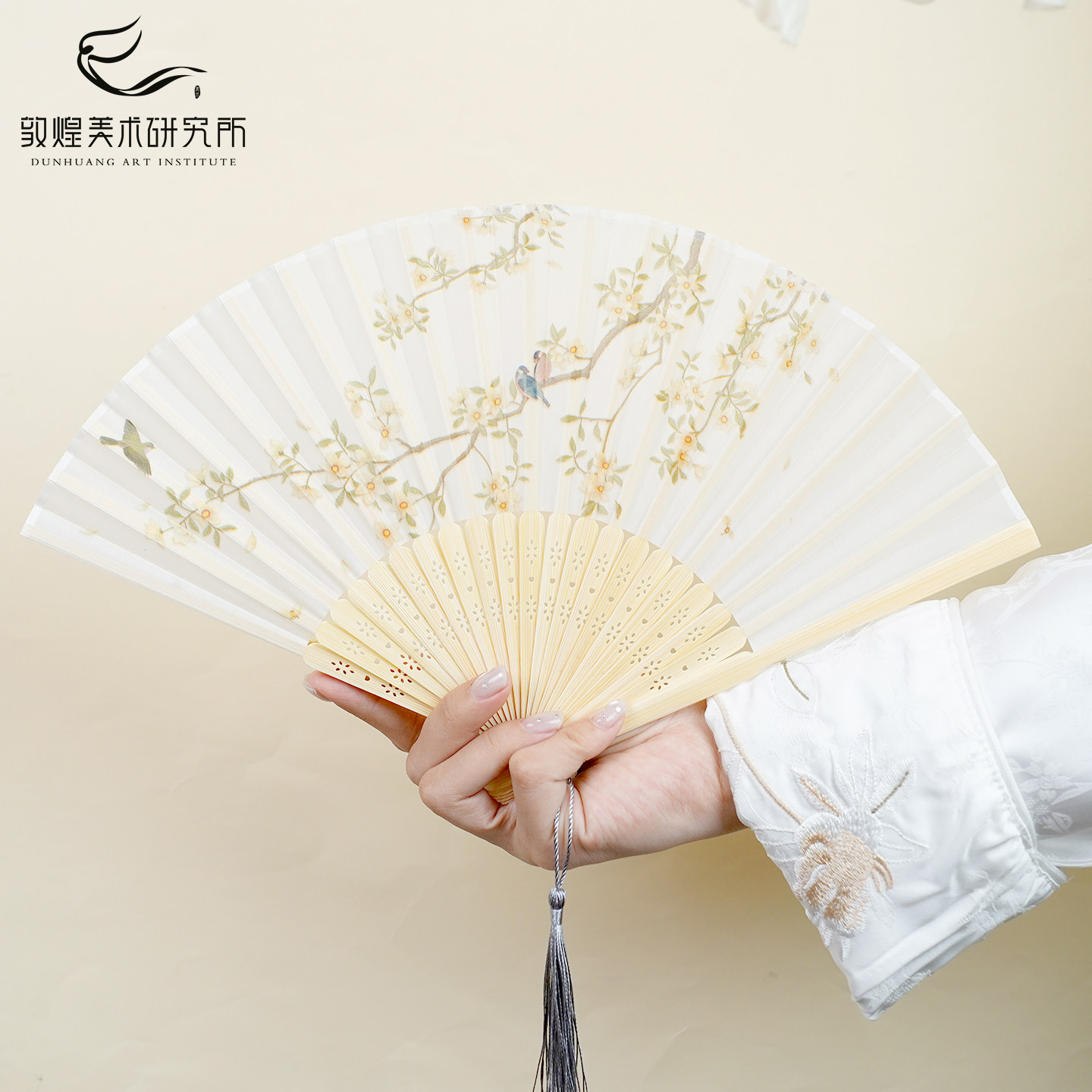 敦煌绢布折扇中国风花鸟扇子新中式折叠便携古风汉服旗袍跳舞扇