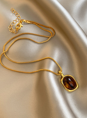 复古琥珀色吊坠项链女轻奢