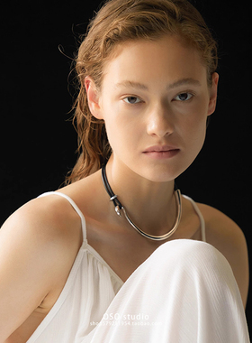 黑色羊皮飞鸟皮绳项圈女设计师银色项链小众高级感锁骨链