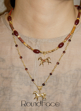 RoundFace炼⾦天⻢系列⾦⾊⽴体⽑⾐链新年红⾊主题