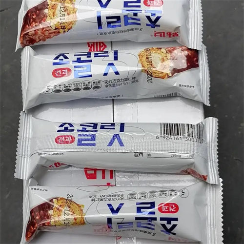 【抢】【爆浆-5层夹心】韩世花生夹心巧克力果仁棒720g年货 - 图1