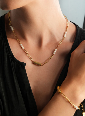 欧美轻奢独特原创设计硬朗中性几何天然贝母回形针18K镀金项链