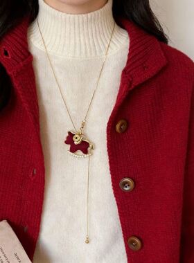 2026马年红色丝绒吊坠项链女秋冬本命年轻奢高级感新年毛衣链配饰