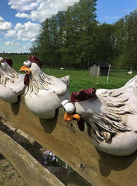 Funnybighenfencedecoratio